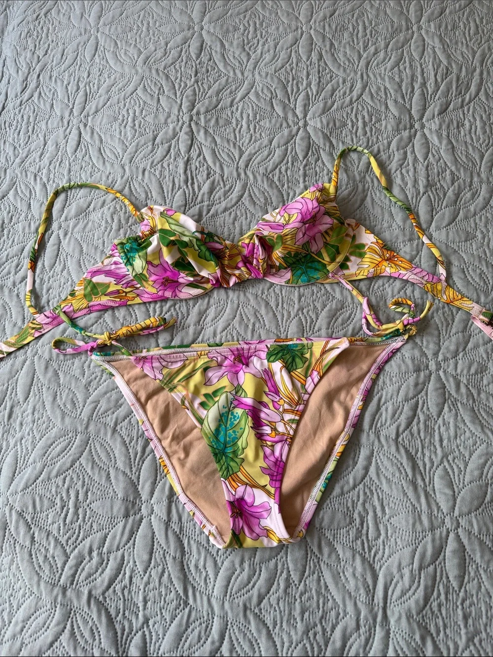 Victoria’s Secret Bikini - Picture 1 of 11
